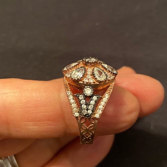 Ring - Picture 2 of 7